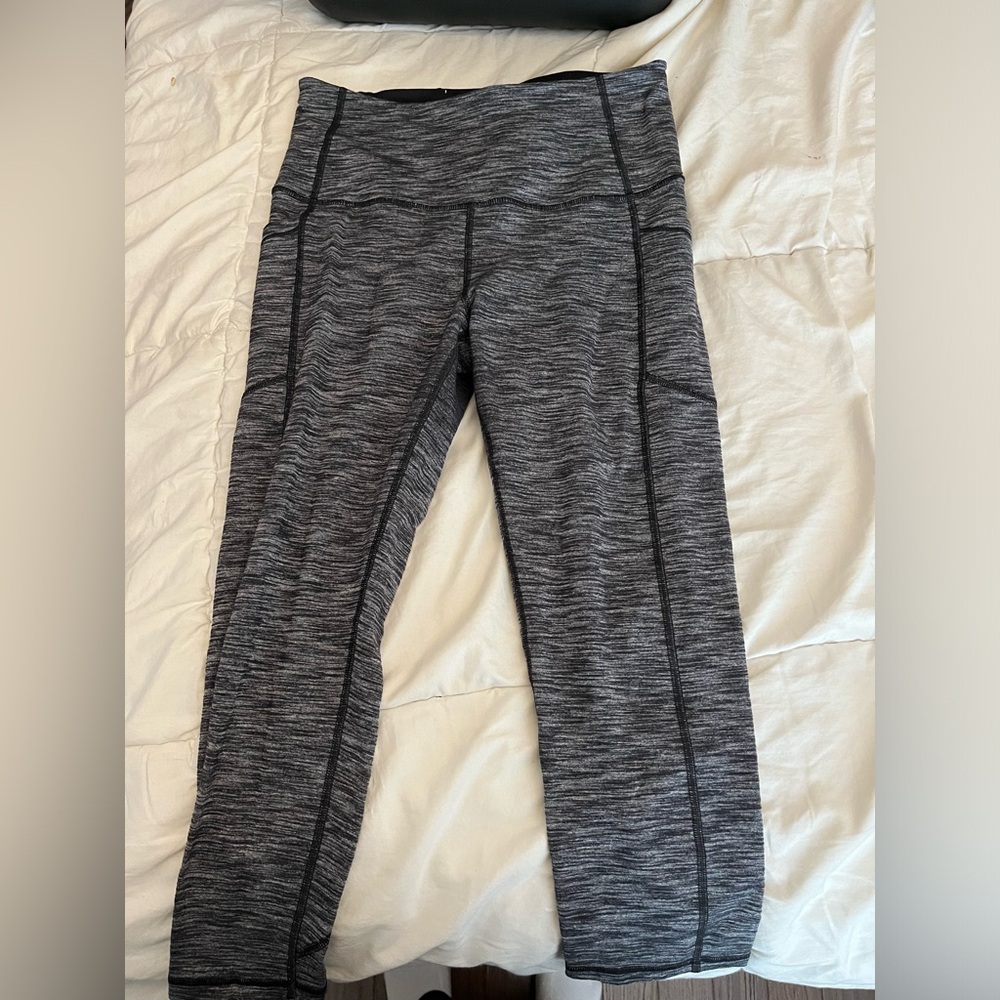 Victoria Sport High-Waisted Cropped Leggings